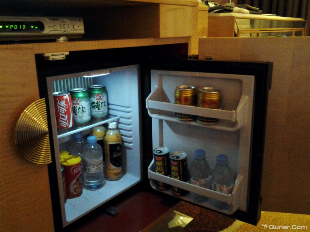 房间里的小冰箱有偿提供饮料(其它)