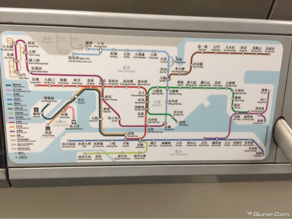 到达【天水围】然后再换乘轻铁的天水围循环线到【银座】就看到酒店了