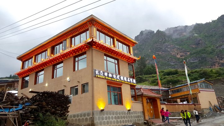 迭部扎尕那秘境度假精品客栈