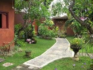 巴厘岛特里丝娜花园别墅酒店(Trisna Garden House)