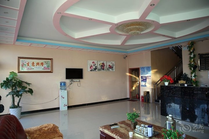 芒康华泰商务酒店