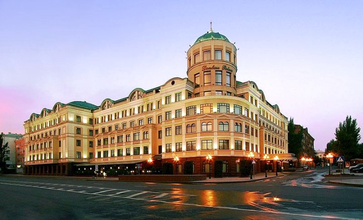 顿巴斯皇宫酒店(Donbass Palace Hotel)