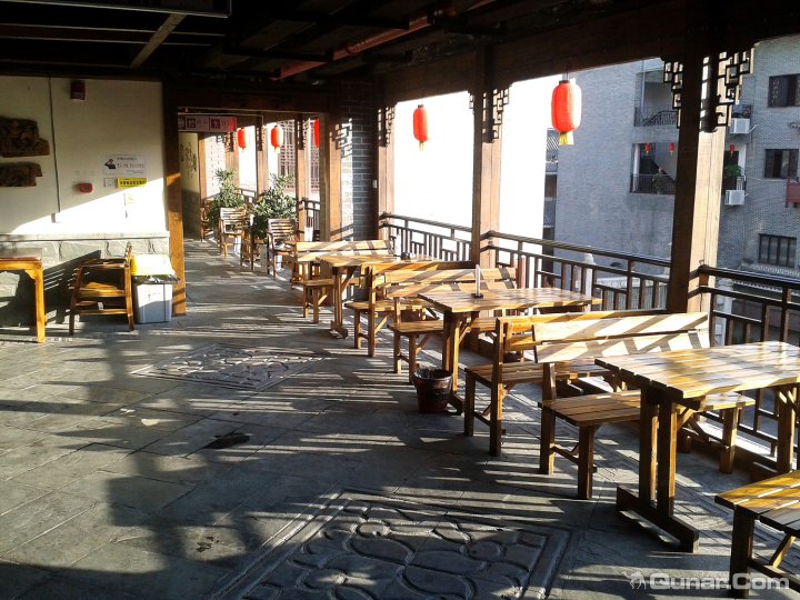 八戒青年旅舍(张家界市区大庸府城店)