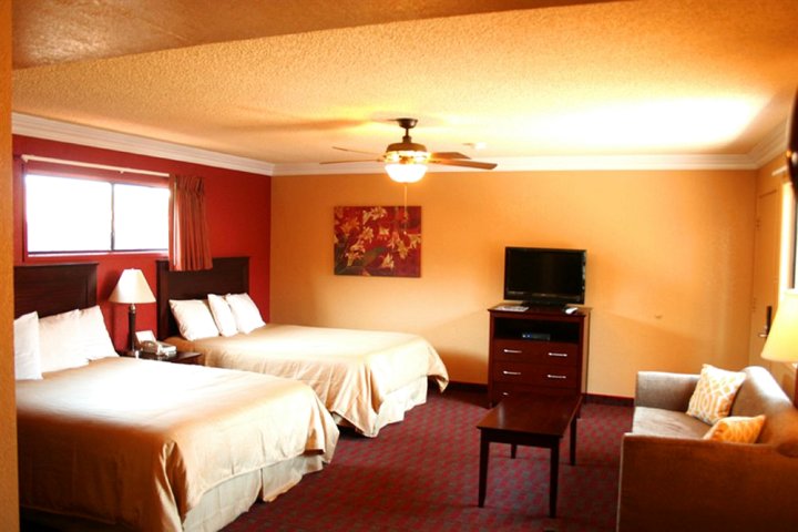太平洋套房旅馆(Pacific Inn & Suites)
