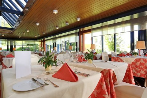 楚尔察赫瑞士祖儿克卡品质酒店(Zur Therme Swiss Quality Hotel Bad Zurzach)