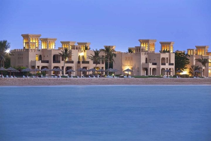 希尔顿哈姆拉海滩及高尔夫度假村(Hilton Al Hamra Beach & Golf Resort)