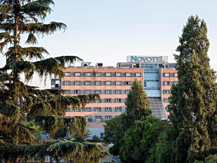诺富特卡塞塔苏德酒店(Novotel Caserta Sud)
