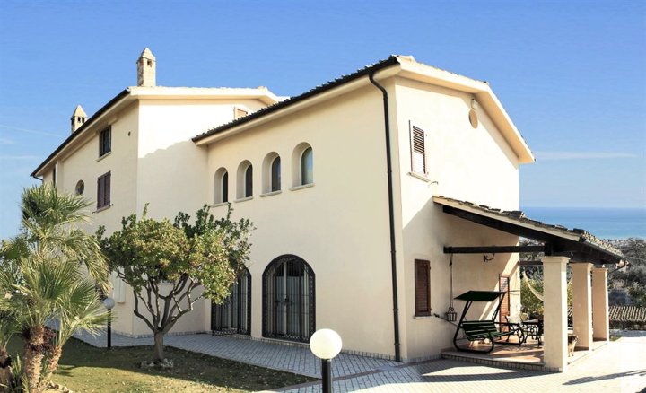 弗洛里亚纳别墅(B&B Villa Floriana)