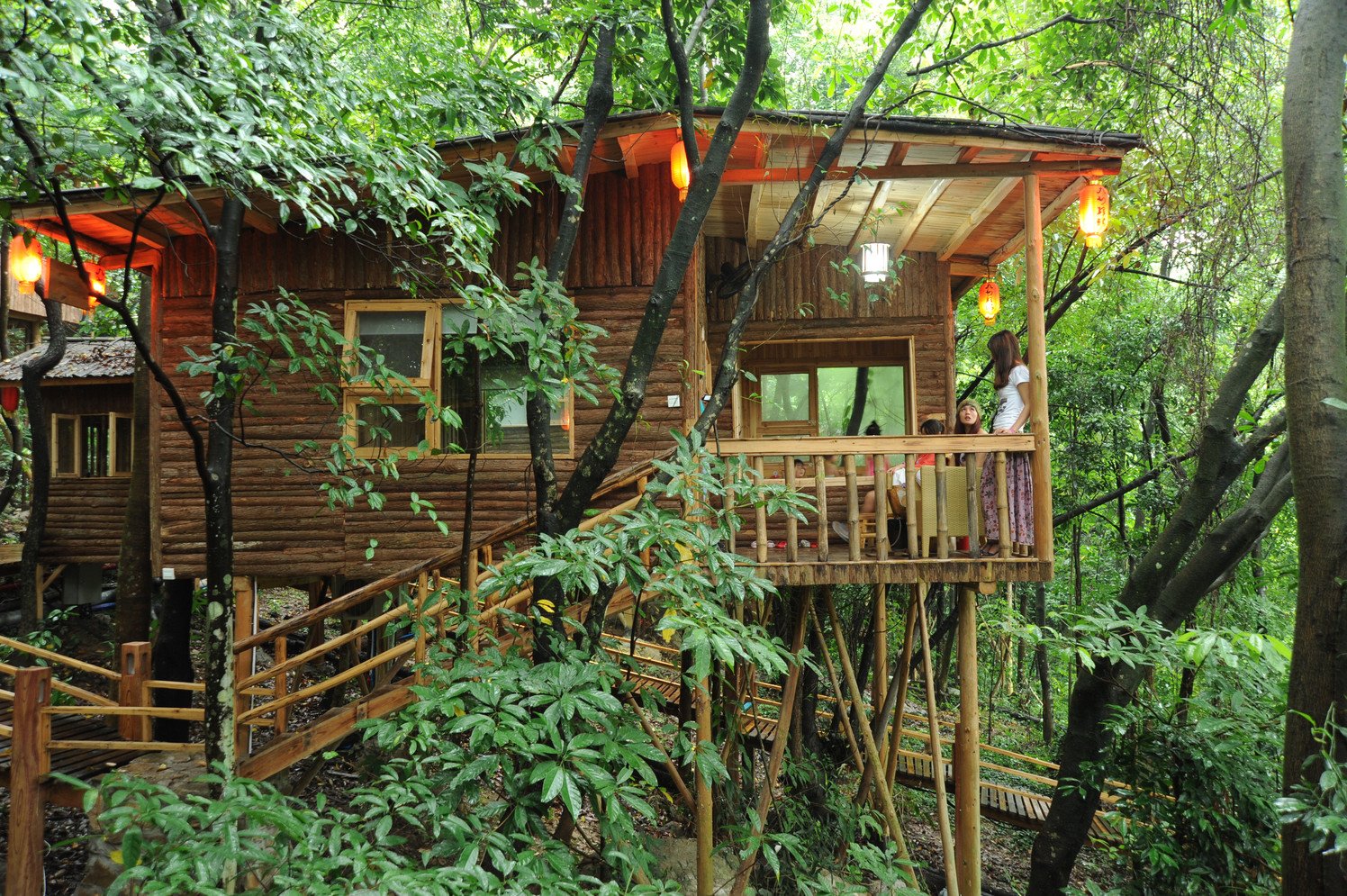 清远九州驿站英德天门沟驿站树屋村2天1晚:避暑山庄/组合温泉树屋(二