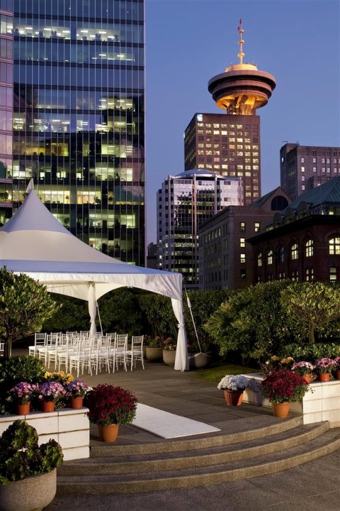 费尔蒙特水滨酒店(Fairmont Waterfront)