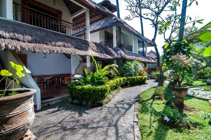 沙提瓦萨努尔别墅(Sativa Sanur Cottages)