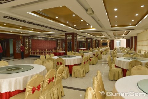 鑫海湾国际酒店(新县火车站店)