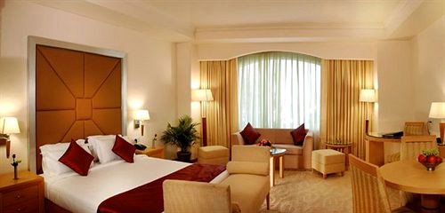 TDI商城后OYO客房酒店(OYO 3209 Hotel Anand Villa)