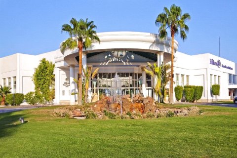 希尔顿沙姆瀑布度假酒店(Hilton Sharm Waterfalls Resort)