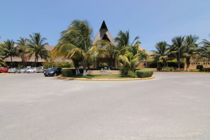 尤卡坦礁石全包酒店及会议中心(Reef Yucatán All Inclusive & Convention Center)