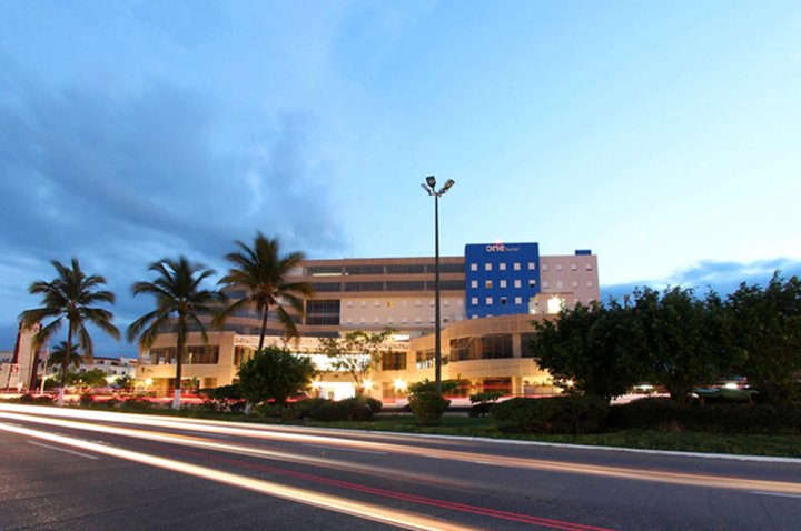 万巴亚以塔港机场酒店(One Puerto Vallarta Aeropuerto)