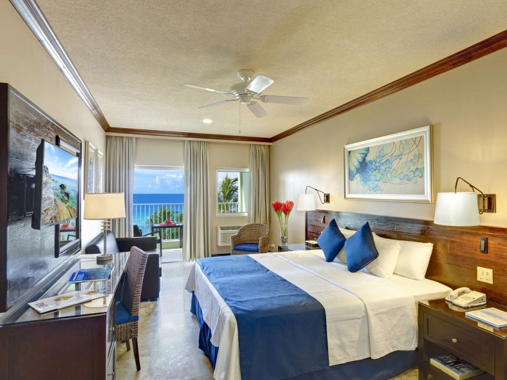 椰子园海滩酒店(Coconut Court Beach Hotel)