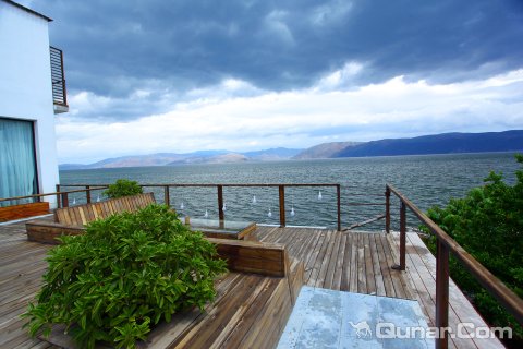 大理洱海娜里海景度假酒店(洱海S湾中心店)