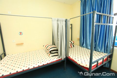 拉萨一路向西太空舱青年旅舍