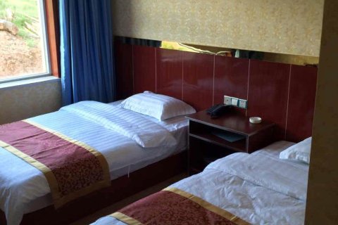 祁连卓尔山龙泉山庄