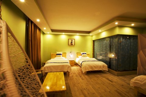 四姑娘山零丰阁客栈(长坪沟景区店)