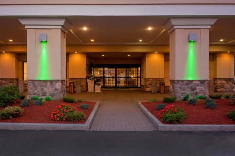 波士顿皮博迪假日套房酒店(Holiday Inn & Suites Boston Peabody, an IHG Hotel)