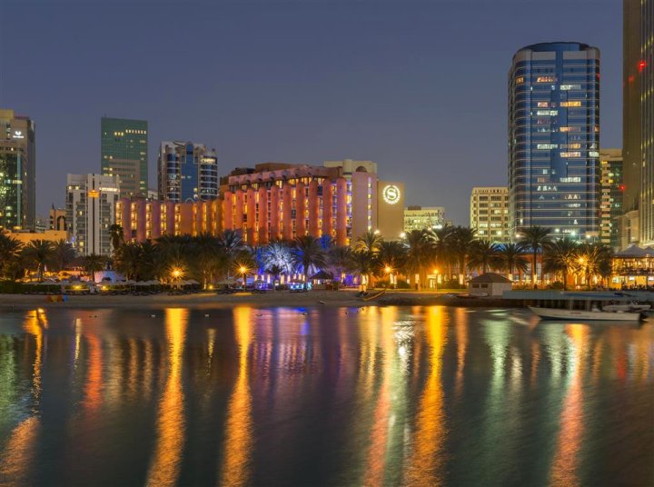 喜来登阿布扎比度假酒店(Sheraton Abu Dhabi Hotel & Resort)