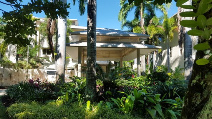 道格拉斯港开曼群岛别墅酒店(Cayman Villas Port Douglas)