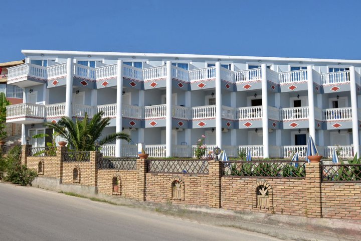 Callinica Hotel & Apartments