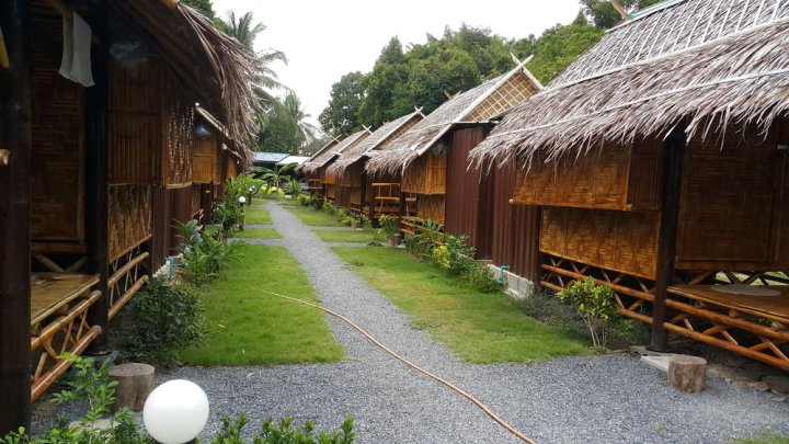 普哈雅竹子平房酒店(Phuhaya Bamboo Bungalows)