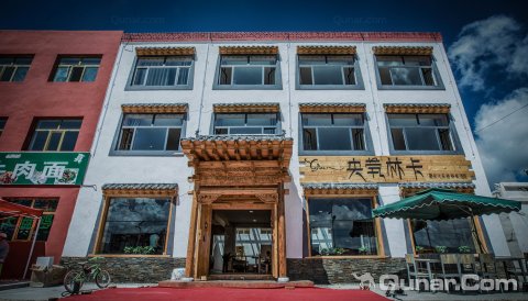 青海湖央茕林卡藏文化主题酒店