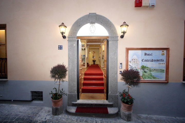 卡斯特甘多夫酒店(Hotel Castel Gandolfo)
