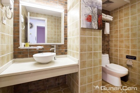 三亚夏末花开海岸客栈(三亚湾吉祥街有轨电车站店)