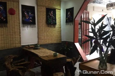 凤凰一米阳光江景客栈