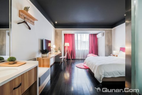 雨果精品酒店(泸州肖巷子店)