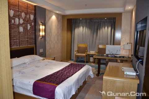 凤台皇冠花园假日酒店