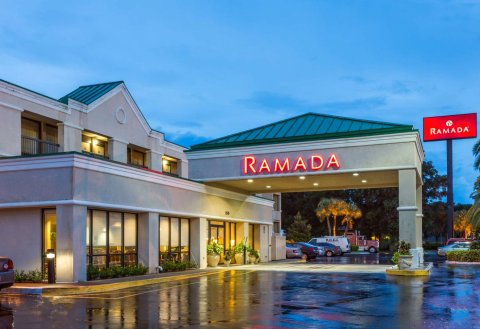 华美达酒店 - 阿尔塔蒙特斯普林斯(Ramada by Wyndham Altamonte Springs)