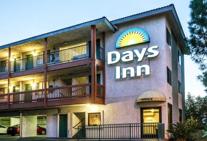 戴斯西阿纳海姆酒店(Days Inn by Wyndham Anaheim West)