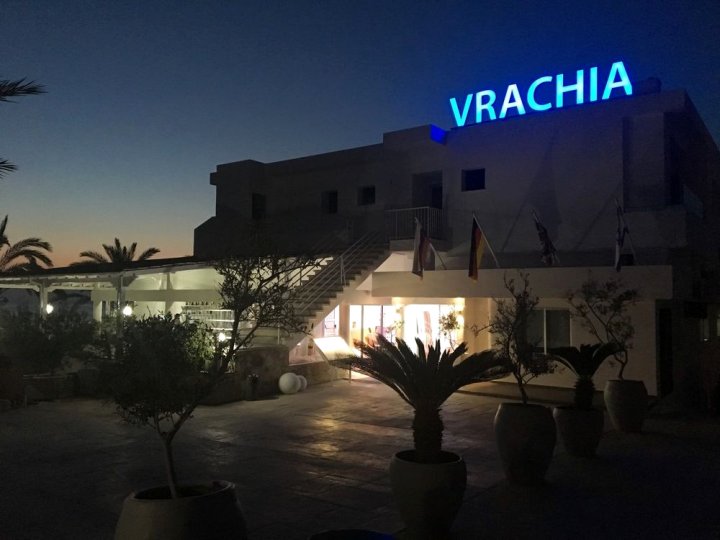 瓦拉齐亚海滩套房酒店 - 仅供成人入住(Vrachia Beach Hotel & Suites - Adults Only)