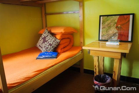 波密雨中波密青年旅舍