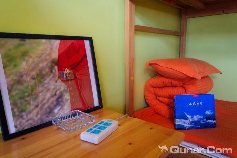 波密雨中波密青年旅舍