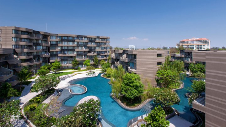 班桑加姆海滩公寓(Baan SanNgarm Beachfront Condominium)