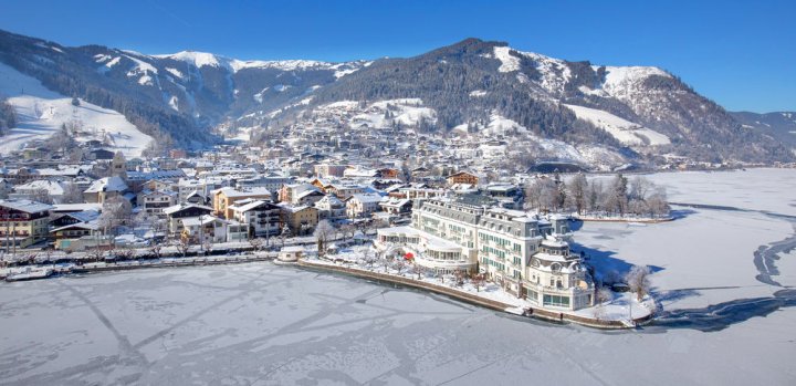 策尔湖畔格兰德酒店(Grand Hotel Zell am See)