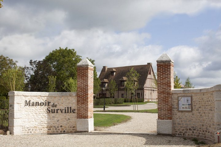 叙尔维尔庄园(Manoir de Surville)