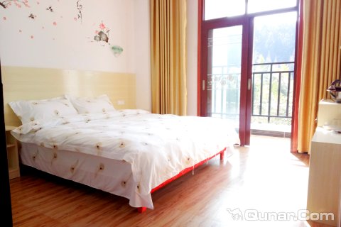 薄刀峰摇旗岗农家小院