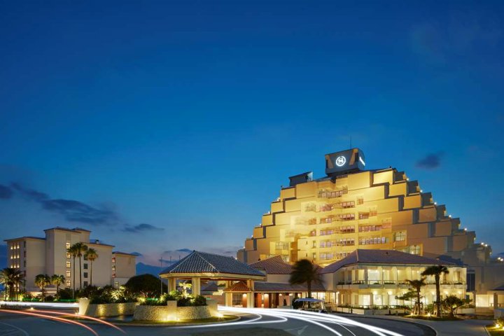 冲绳太阳码头喜来登度假酒店(Sheraton Okinawa Sunmarina Resort)
