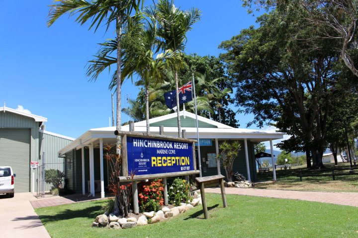 欣奇布鲁克海洋湾酒店(Hinchinbrook Marine Cove)