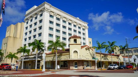 迈尔斯堡市中心河区英迪格酒店(Hotel Indigo Fort Myers Downtown River District)