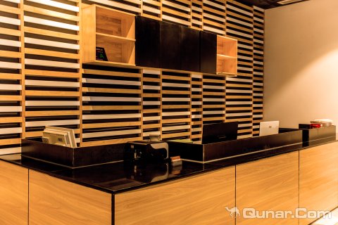 老河口易乐名仕假日酒店