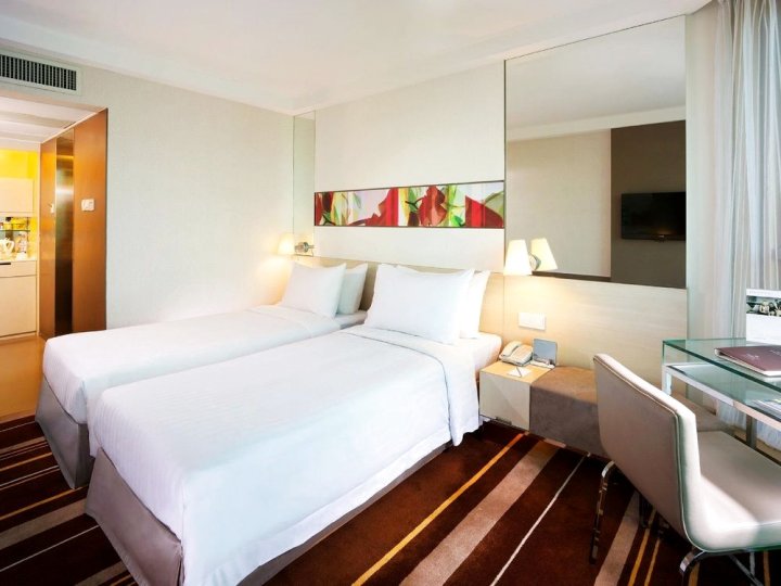 香港皇家太平洋酒店(The Royal Pacific Hotel and Towers)